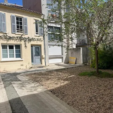 Cosy Avec Terrasse Privée Hypercentre * La Rochelle (Charente-Maritime)